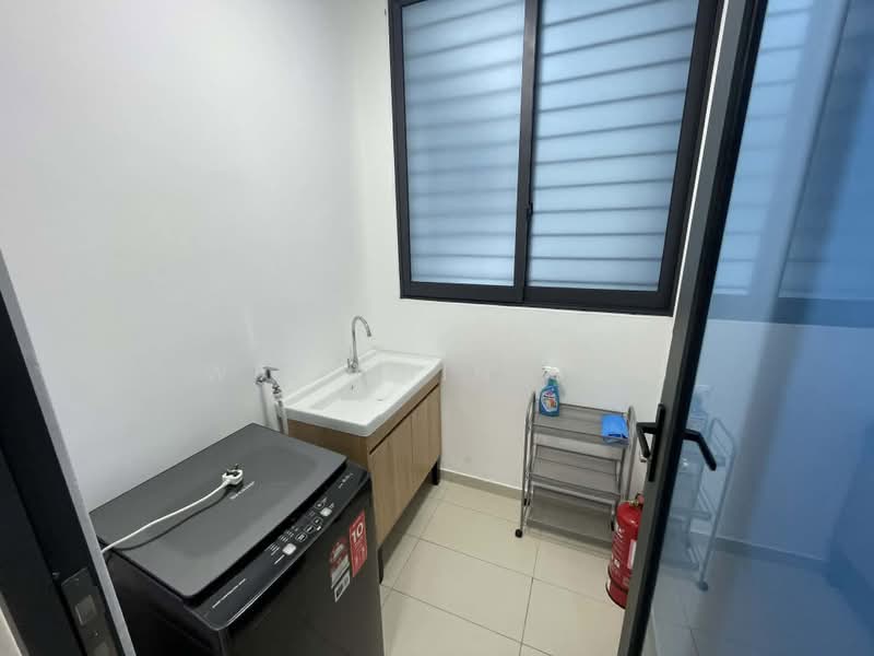 Kondominium untuk Disewa di Queens Residences Q2 @ Queens Waterfront - Wei Chin Ooi - Yard - PropertyGuru.com.my