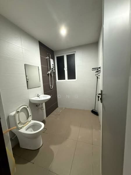 Condominium for Rent at Berjaya Condominium - Yong Soo Kee - Bathroom - PropertyGuru.com.my