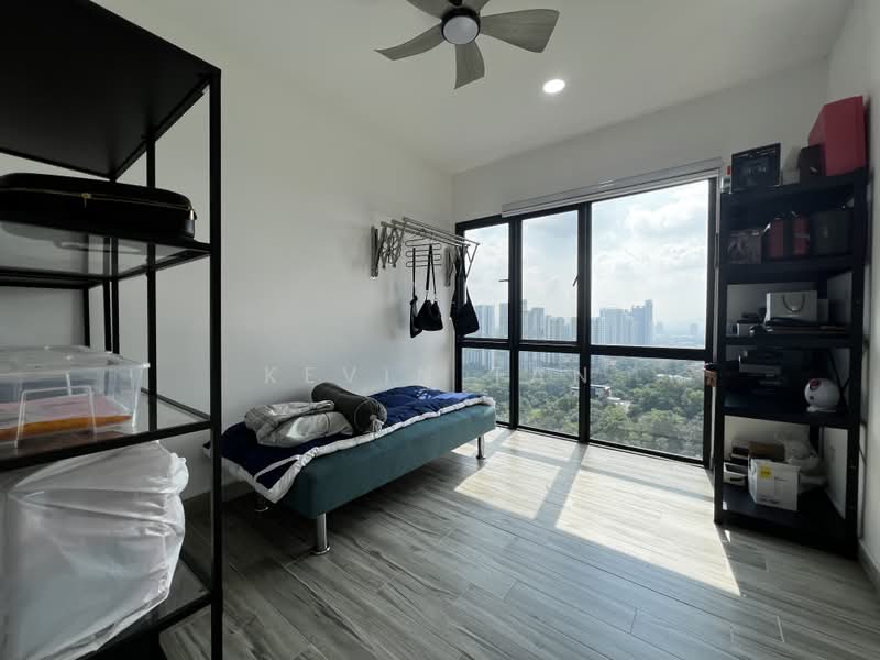 Kediaman Servis untuk Dijual di Hampton Height Damansara - Kevin Tan - Bedroom - PropertyGuru.com.my