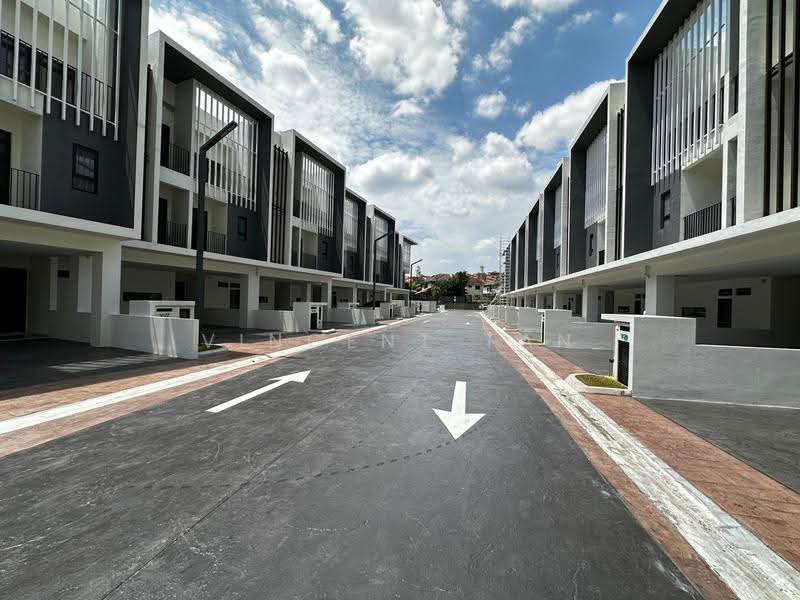 Rumah Teres 3-Tingkat untuk Dijual di Bukit Rahman Putra (Sungai Buloh) - Vincent Tan - PropertyGuru.com.my
