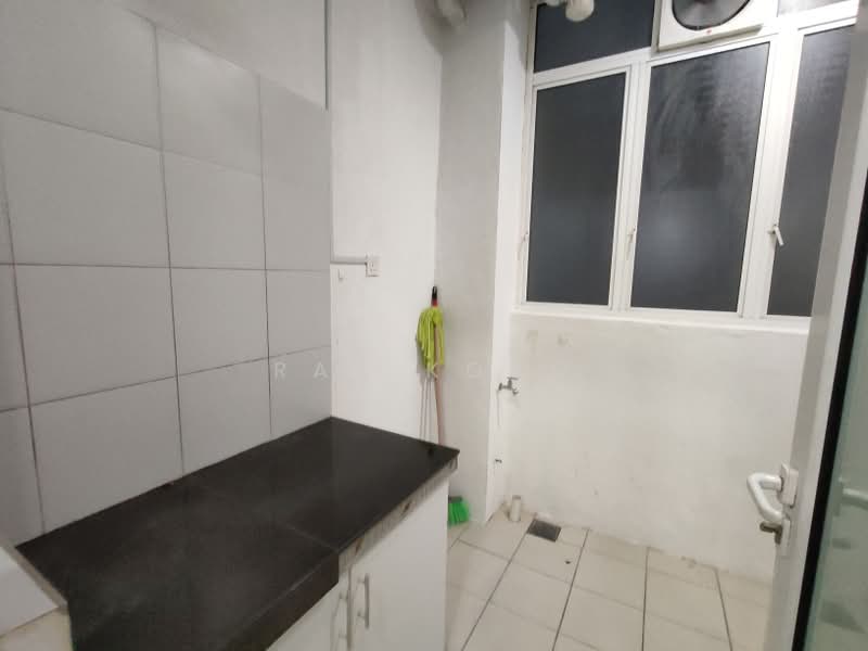 Condominium for Rent at Scenaria @ North Kiara Hills - Ray Kong - Kitchen - PropertyGuru.com.my