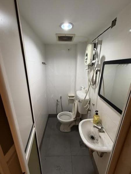 Pangsapuri untuk Disewa di Vista Shop Apartment (Damansara Damai) - Mike Yap - Bathroom - PropertyGuru.com.my