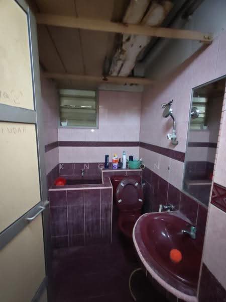 Pangsapuri untuk Dijual di The Riviera - Kingston Choo - Bathroom - PropertyGuru.com.my