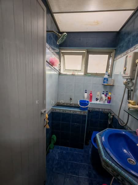 Pangsapuri untuk Dijual di The Riviera - Kingston Choo - Bathroom - PropertyGuru.com.my