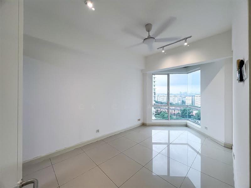 Kediaman Servis untuk Dijual di Tiara Mutiara / The Crown - CK Cheah - Living Room - PropertyGuru.com.my