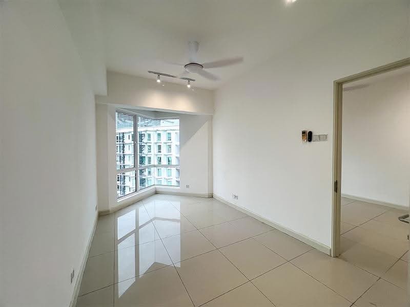 Kediaman Servis untuk Dijual di Tiara Mutiara / The Crown - CK Cheah - Living Room - PropertyGuru.com.my