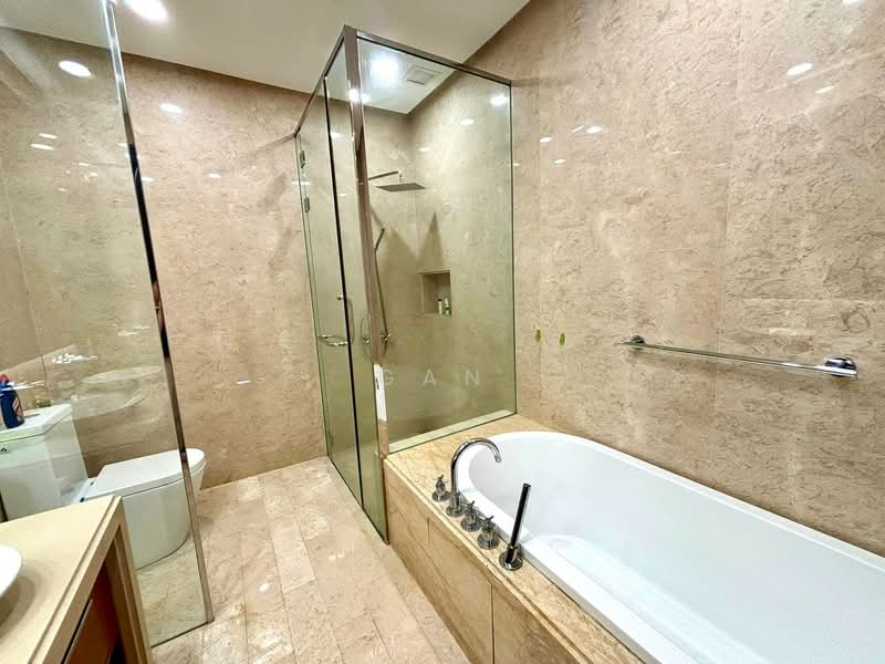Servis Apartment untuk Disewa di Straits Quay (The Suites at Waterside) - Gan Chun Kai - Bathroom - PropertyGuru.com.my