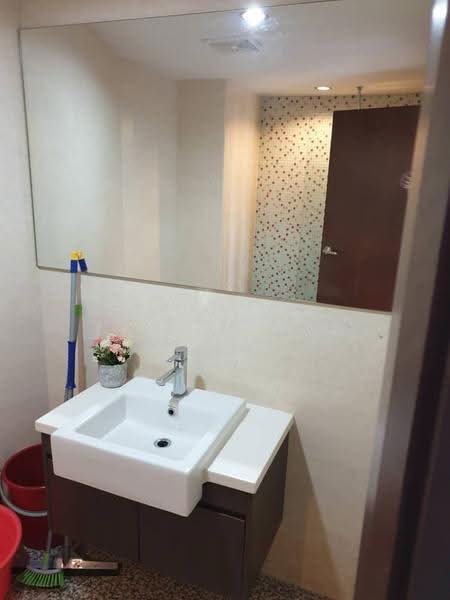 Kediaman Servis untuk Disewa di Regalia Residence - Tabber Tan - Bathroom - PropertyGuru.com.my