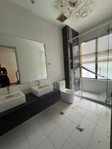 Semi-Detached House for Sale in Bandar Kinrara Seksyen 5 (Bandar Kinrara) - Paul Lee - Bathroom - PropertyGuru.com.my
