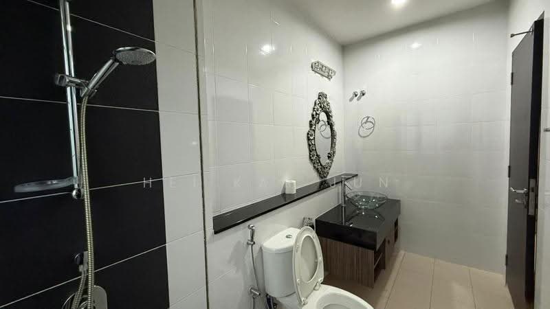 Bungalow House for Sale in Jade Hills (Kajang) - Hei Kar Jun - Bathroom - PropertyGuru.com.my