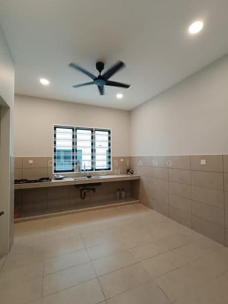 Rumah Teres 2-Tingkat untuk Disewa di Taman Molek Residence (Ayer Molek) - Chin Siang Fong - Kitchen - PropertyGuru.com.my