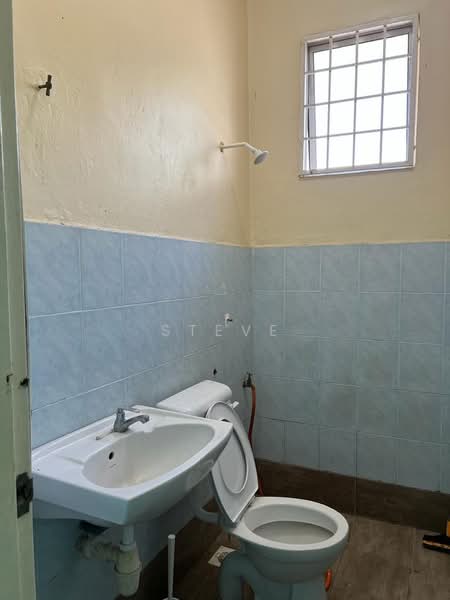 Rumah Teres 2 Tingkat untuk Dijual di Taman Puncak Jalil (Seri Kembangan) - Steve Tham - Bathroom - PropertyGuru.com.my