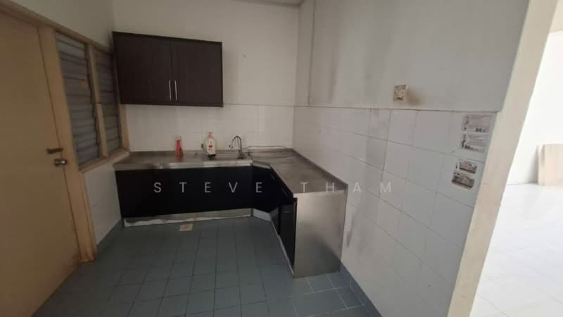 Rumah Teres 2 Tingkat untuk Dijual di Taman Puncak Jalil (Seri Kembangan) - Steve Tham - Kitchen - PropertyGuru.com.my