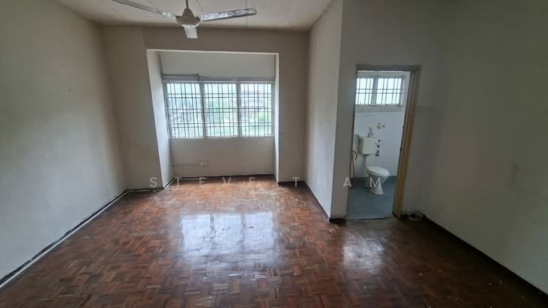 Rumah Teres 2 Tingkat untuk Dijual di Taman Puncak Jalil (Seri Kembangan) - Steve Tham - Living Room - PropertyGuru.com.my