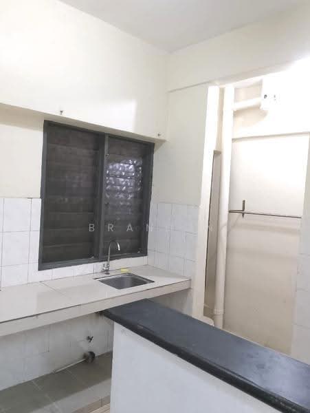 Kediaman Servis untuk Disewa di South City (Perdana Selatan) Block A & B - Brandon Yee - Kitchen - PropertyGuru.com.my