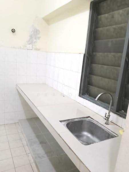 Kediaman Servis untuk Disewa di South City (Perdana Selatan) Block A & B - Brandon Yee - Kitchen - PropertyGuru.com.my