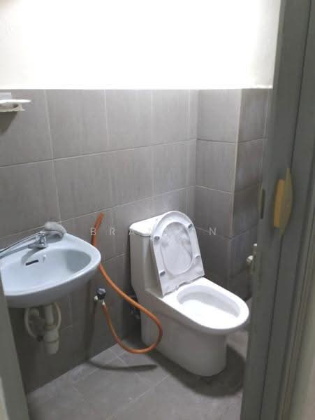 Kediaman Servis untuk Disewa di South City (Perdana Selatan) Block A & B - Brandon Yee - Bathroom - PropertyGuru.com.my