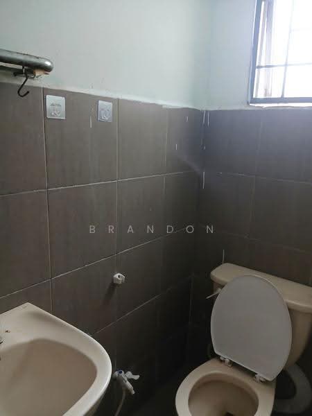 Kediaman Servis untuk Disewa di South City (Perdana Selatan) Block A & B - Brandon Yee - Bathroom - PropertyGuru.com.my