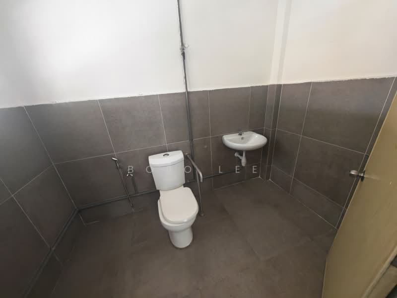 2-storey Terraced House for Sale in Taman Overseas Union (Taman Oug) (Jalan Klang Lama (Old Klang Road)) - Bobo Lee - Bathroom - PropertyGuru.com.my