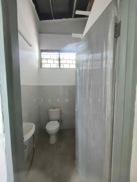 Shop / Office for Rent in Klang (Selangor) - Vivan Tan - Bathroom - PropertyGuru.com.my