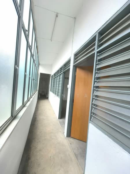 Shop / Office for Rent in Klang (Selangor) - Vivan Tan - Corridor - PropertyGuru.com.my