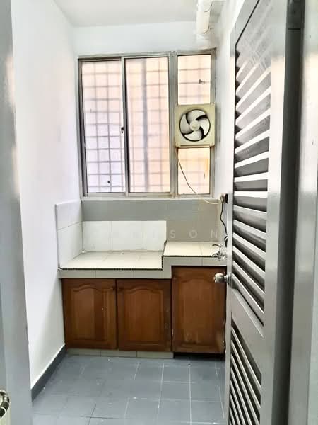Pangsapuri untuk Dijual di Starville - Carlson Chee - Kitchen - PropertyGuru.com.my