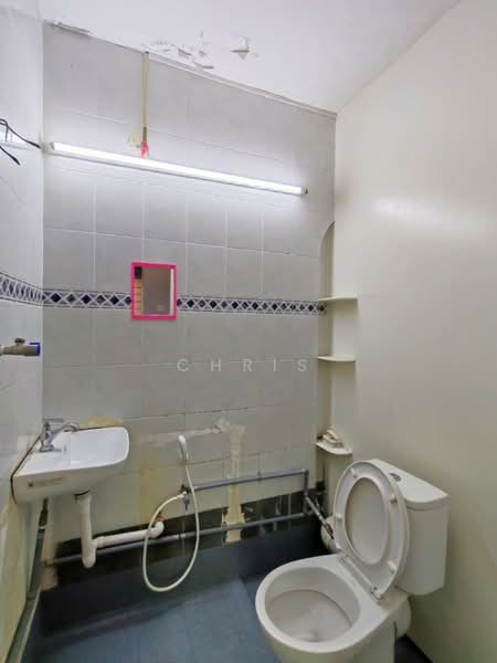 Apartment for Sale at Taman Kampar - Chris Teoh - Bathroom - PropertyGuru.com.my