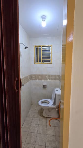 Pangsapuri untuk Disewa di Puteri Bayu Apartment - Michael Chan - Bathroom - PropertyGuru.com.my