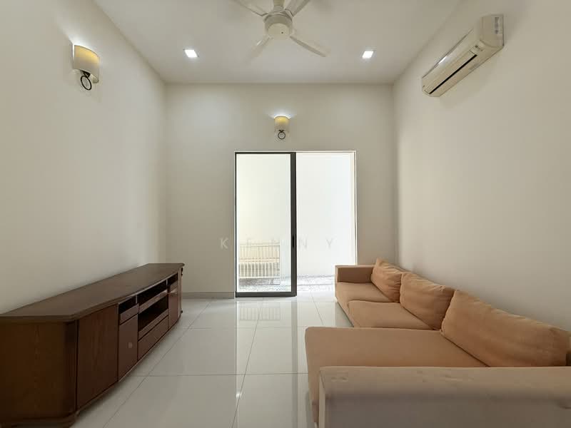 Rumah Berkembar untuk Dijual di Temasya Glenmarie (Glenmarie) - Kenny Chua - Living Room - PropertyGuru.com.my