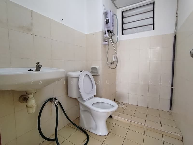 Pangsapuri untuk Dijual di Bayu Puteri - Liza Tieo Quek Hoon - Bathroom - PropertyGuru.com.my