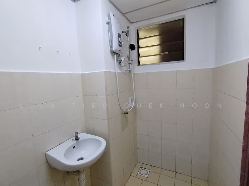 Pangsapuri untuk Dijual di Bayu Puteri - Liza Tieo Quek Hoon - Bathroom - PropertyGuru.com.my