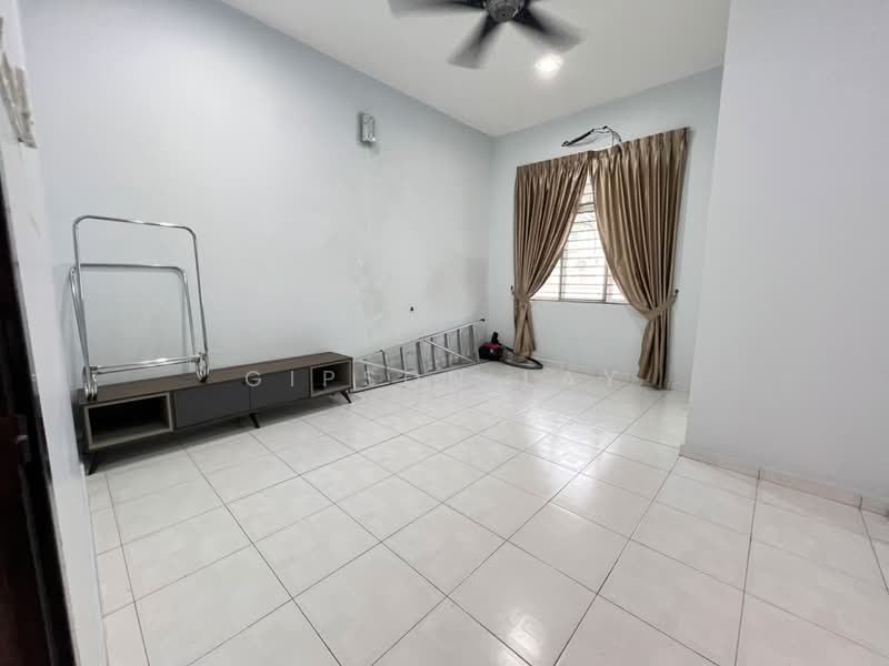 Rumah Teres 2-Tingkat untuk Dijual di Taman Sutera Indah (Kluang) - Gipson Lay - PropertyGuru.com.my