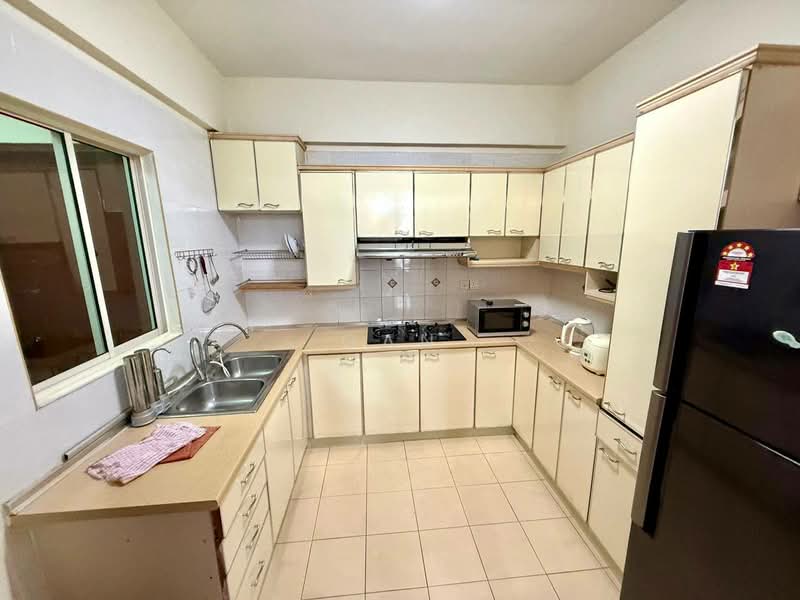 Kondominium untuk Disewa di Gold Coast Resort Condominium - Gan Chun Kai - Kitchen - PropertyGuru.com.my