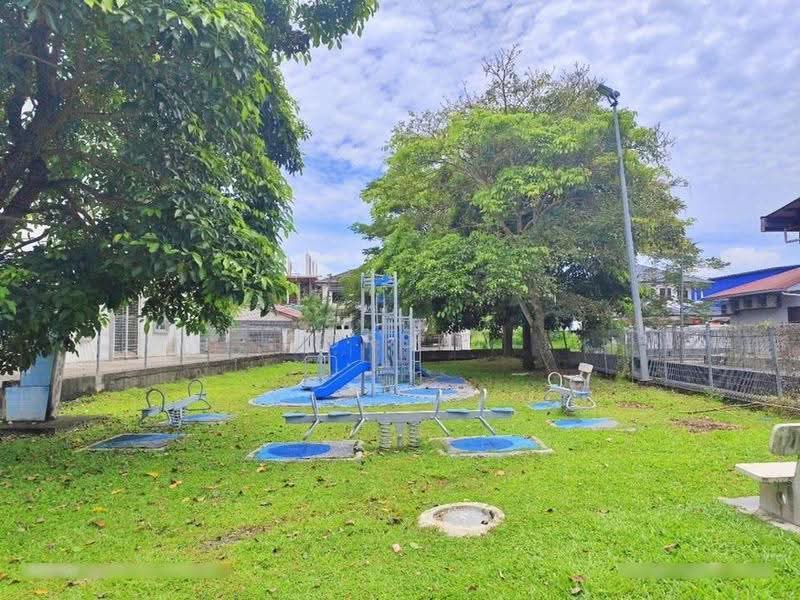 Semi-Detached House for Sale in Taman Baiduri (Dengkil) - Gordan Wong - Garden - PropertyGuru.com.my