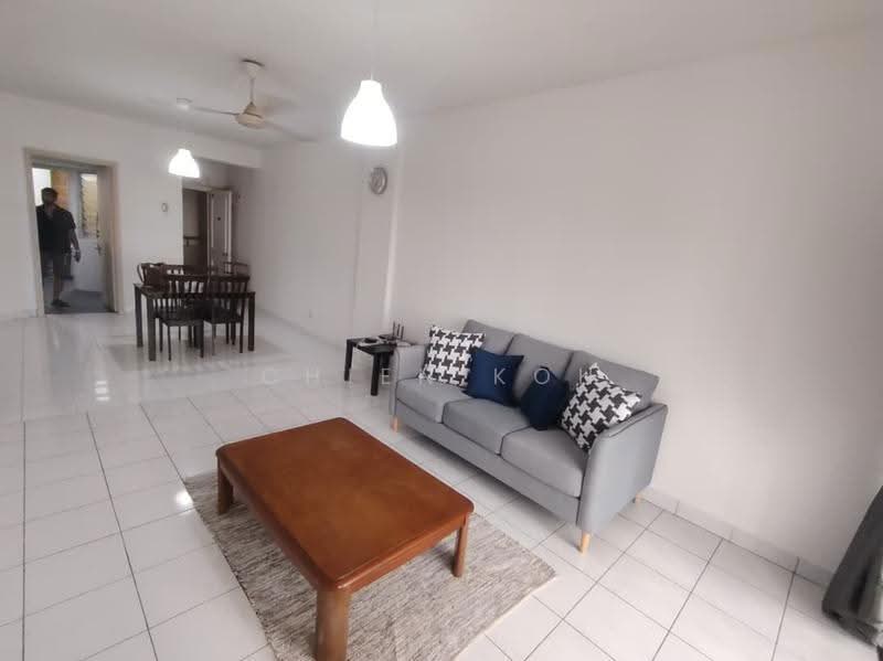 Kondominium untuk Dijual di Pantai Panorama Condominiums - Chien Koh - Living Room - PropertyGuru.com.my