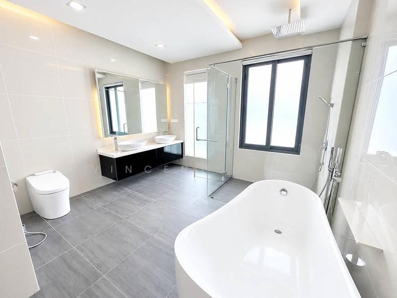 Bungalow House for Sale in Saujana (Selangor) - Vincent Liaw - Bathroom - PropertyGuru.com.my