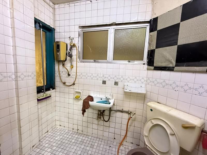 Pangsapuri untuk Dijual di Rampai Court - James Tan - Bathroom - PropertyGuru.com.my