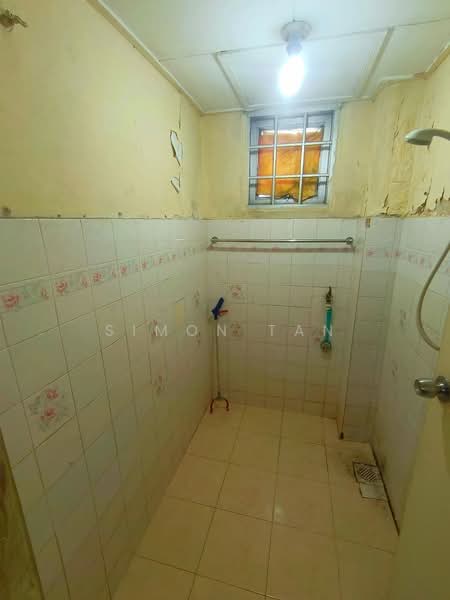 Pangsapuri untuk Dijual di Subang Perdana Goodyear Court 8 - Simon Tan - Bathroom - PropertyGuru.com.my