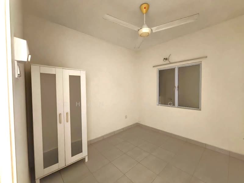 Kediaman Servis untuk Dijual di Koi Kinrara - Chan Chong Liang - Bedroom - PropertyGuru.com.my