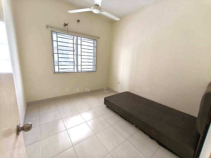 Kediaman Servis untuk Dijual di Koi Kinrara - Chan Chong Liang - Bedroom - PropertyGuru.com.my