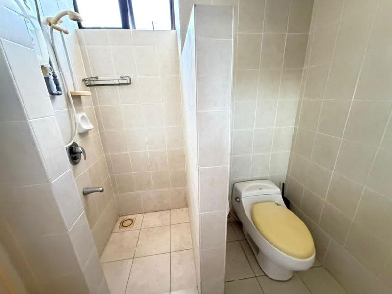 Condominium for Sale at Casa Tropicana - Andrew Pang - Bathroom - PropertyGuru.com.my