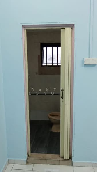 Rumah Teres 2 Tingkat untuk Disewa di Taman Taming Jaya (Balakong) - Dante Leong Zhenwen - Bathroom - PropertyGuru.com.my