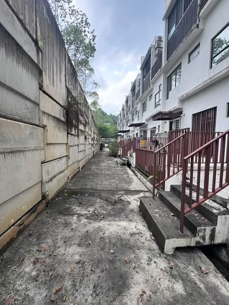 4-storey Terraced House for Sale in Kemensah Heights (Ulu Kelang) - Zana Zakri - PropertyGuru.com.my