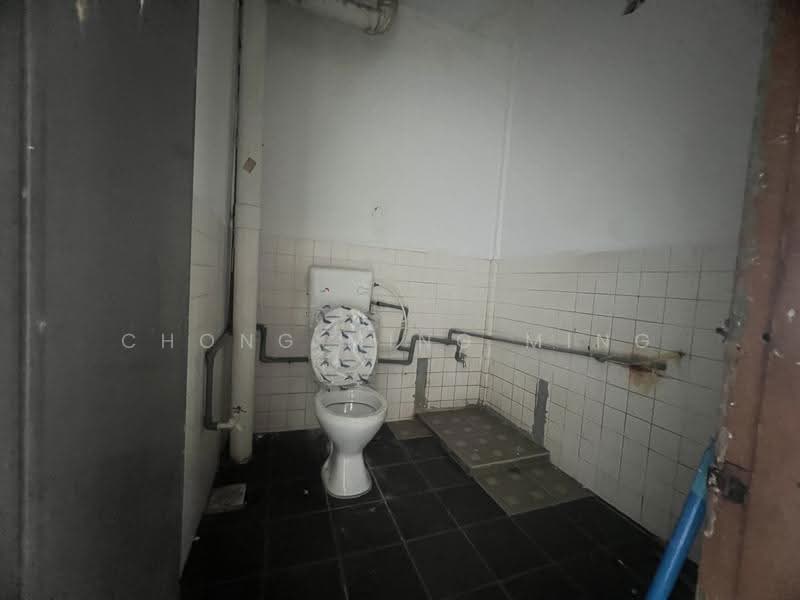 Shop for Sale in Taman Bukit Lemon (Seremban) - Chong Ming Ming - Bathroom - PropertyGuru.com.my