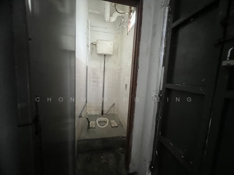 Shop for Sale in Taman Bukit Lemon (Seremban) - Chong Ming Ming - Bathroom - PropertyGuru.com.my
