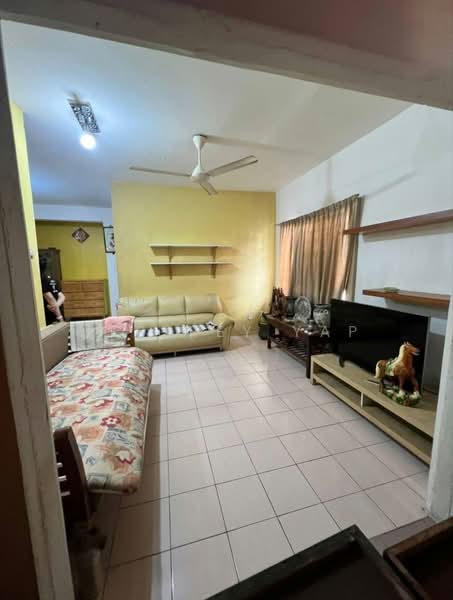 Rumah Teres 2 Tingkat untuk Dijual di Taman Puncak Jalil (Seri Kembangan) - Jeffrey Yap - Living Room - PropertyGuru.com.my