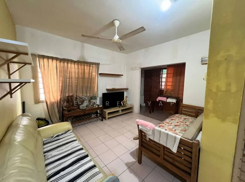 Rumah Teres 2 Tingkat untuk Dijual di Taman Puncak Jalil (Seri Kembangan) - Jeffrey Yap - Living Room - PropertyGuru.com.my