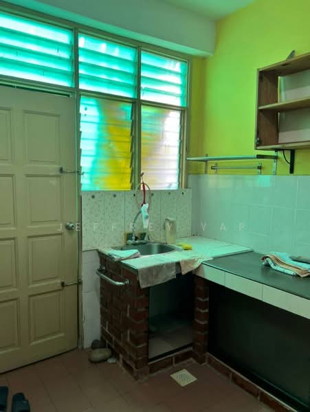 Rumah Teres 2 Tingkat untuk Dijual di Taman Puncak Jalil (Seri Kembangan) - Jeffrey Yap - Kitchen - PropertyGuru.com.my