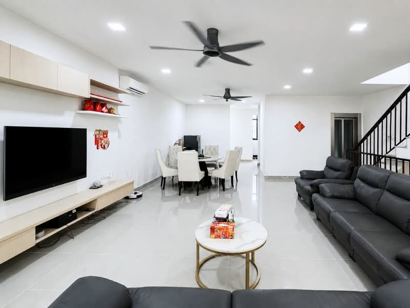 3.5-storey Terraced House for Sale in Ampang (Selangor) - Lucas Choo - Living Room - PropertyGuru.com.my