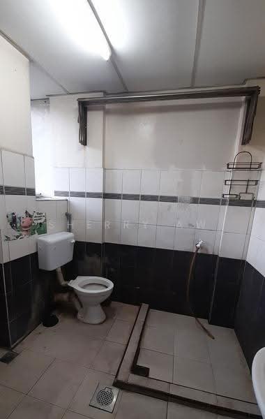 Pangsapuri untuk Dijual di Desa Mentari Apartment - Sherry Aw - Bathroom - PropertyGuru.com.my